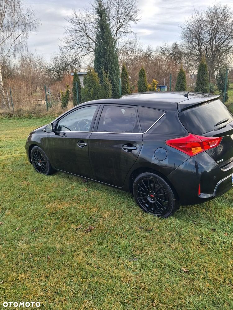 Toyota Auris 2.0 D-4D Executive - 1