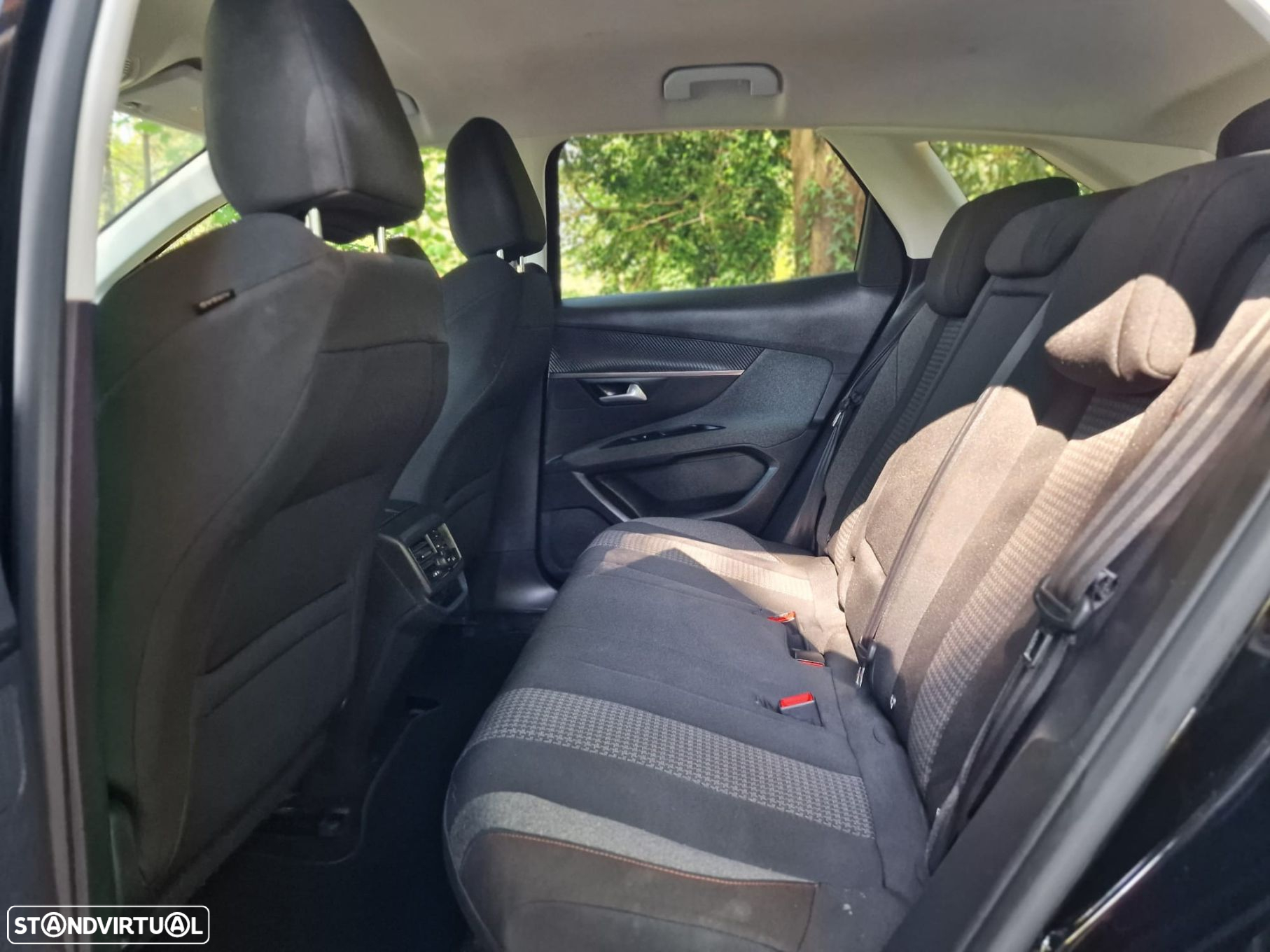 Peugeot 3008 1.5 BlueHDi Allure EAT8 - 37