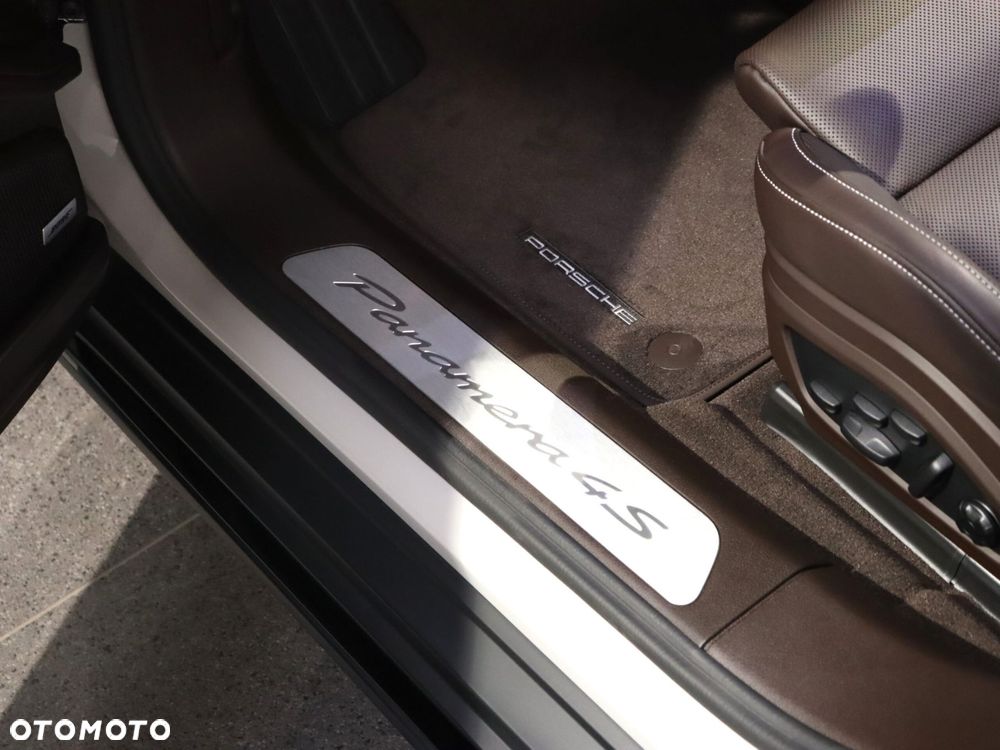Porsche Panamera 4S E-Hybrid PHEV - 34