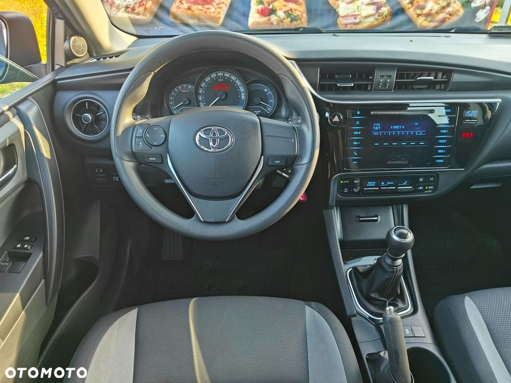 Toyota Auris - 11
