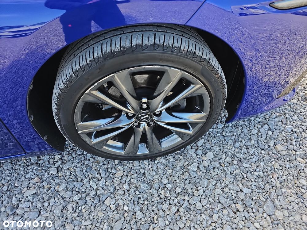 Lexus ES 300h F Sport - 31