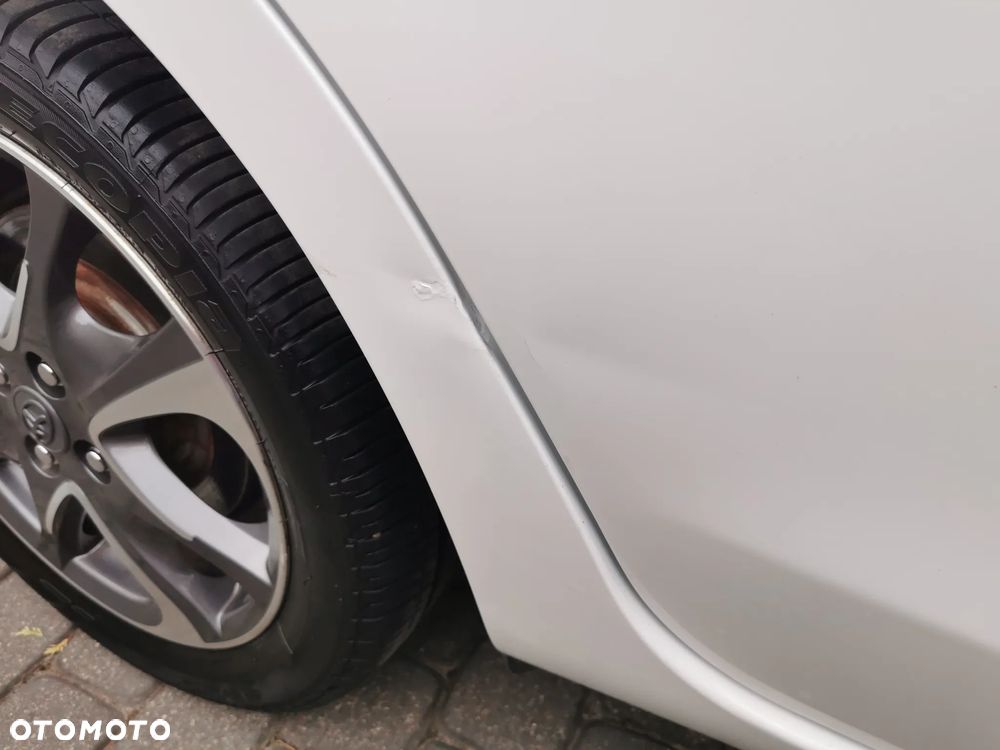 Toyota Yaris Hybrid 100 Premium - 9