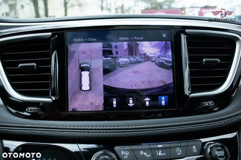 Chrysler Pacifica - 31