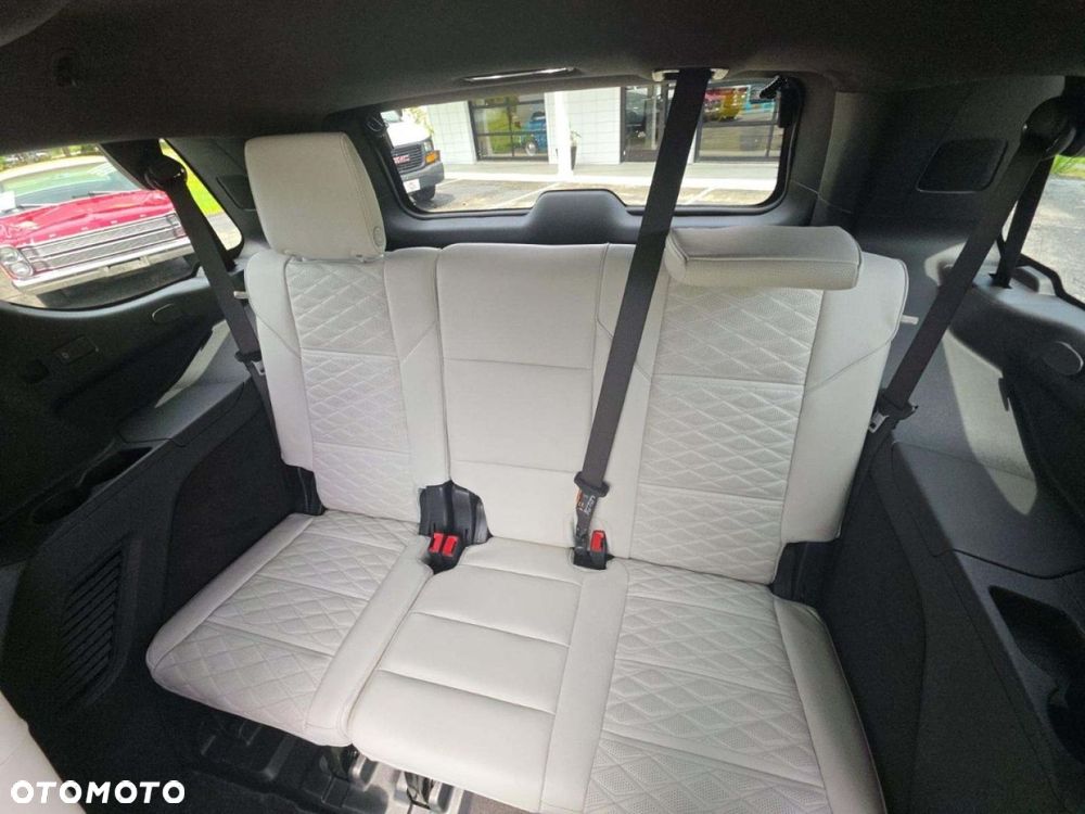 Cadillac Escalade - 12