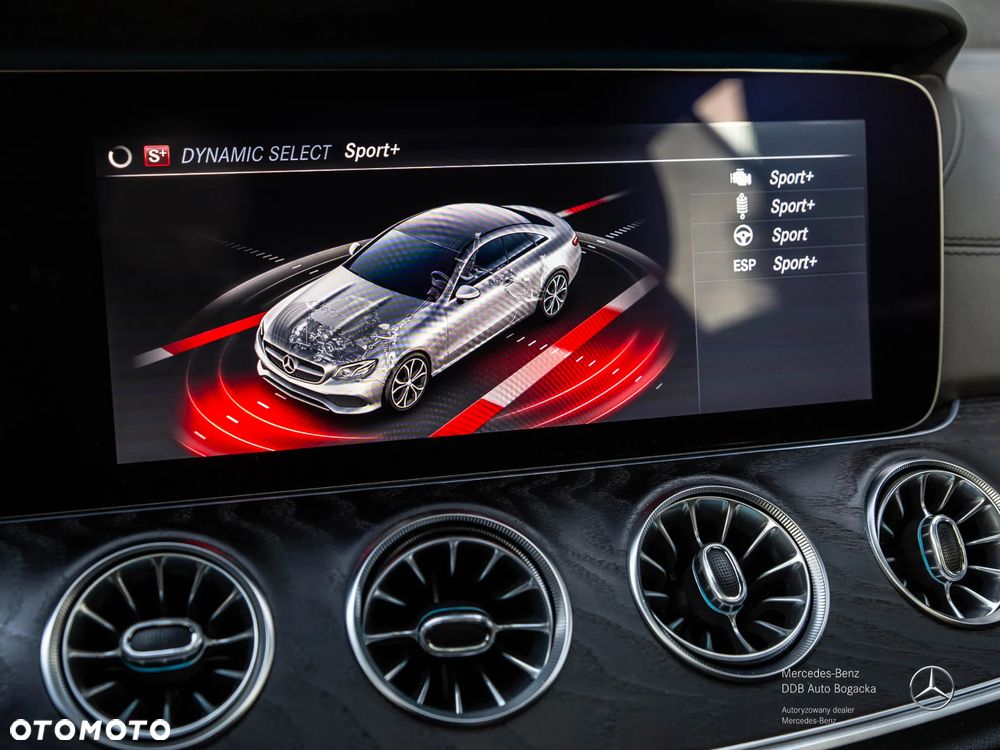 Mercedes-Benz Klasa E 220 d 4-Matic 9G-TRONIC - 36