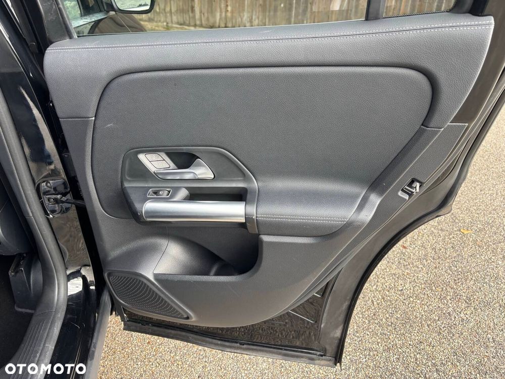 Mercedes-Benz GLA 250 4Matic 8G-DCT - 16