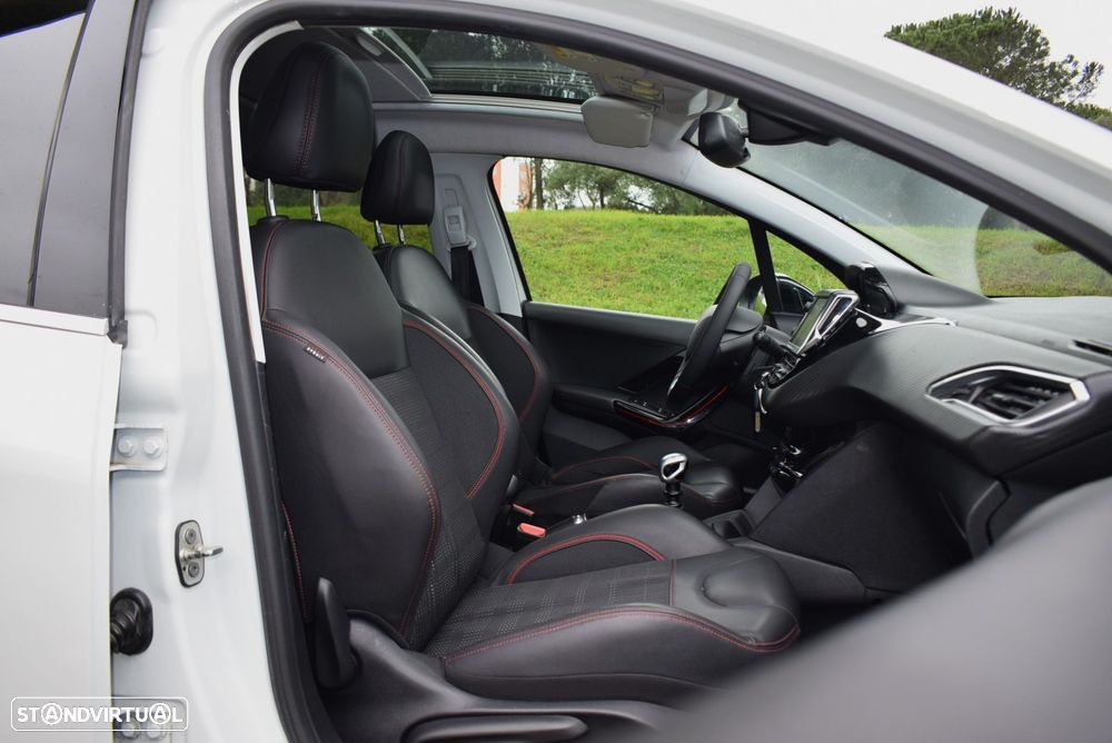 Peugeot 208 1.2 PureTech GT Line - 38