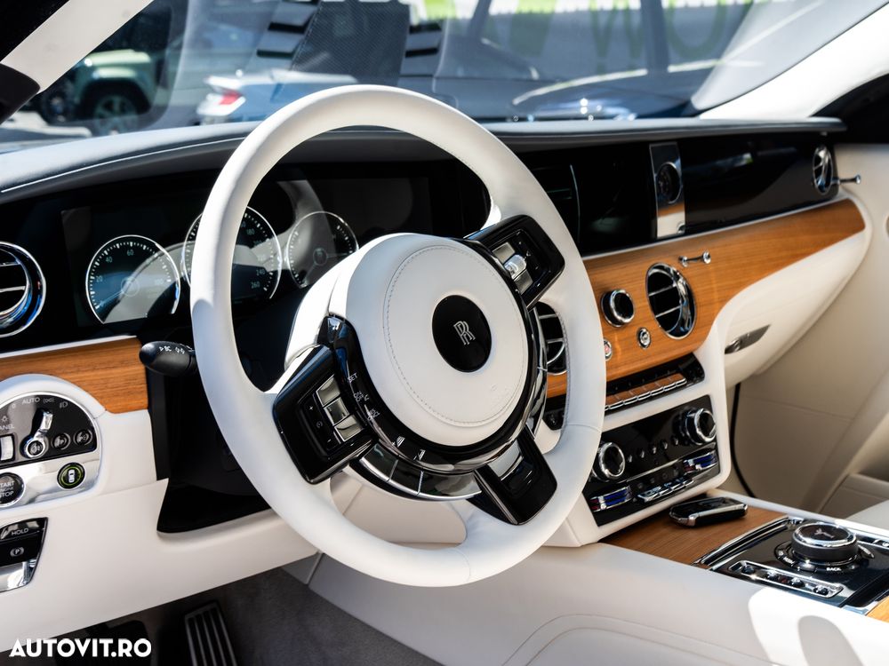 Rolls-Royce Ghost - 25
