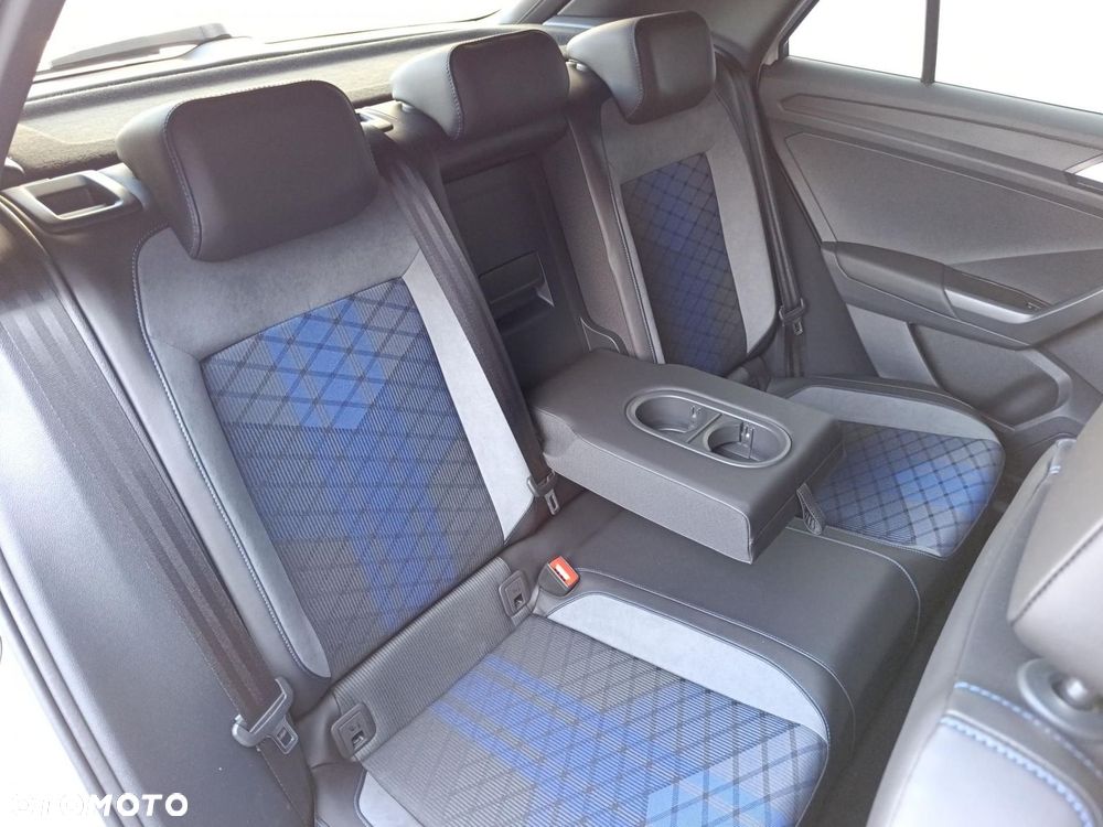 Volkswagen T-Roc - 17