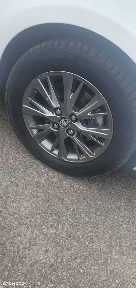 Toyota Yaris Hybrid 100 Premium - 3