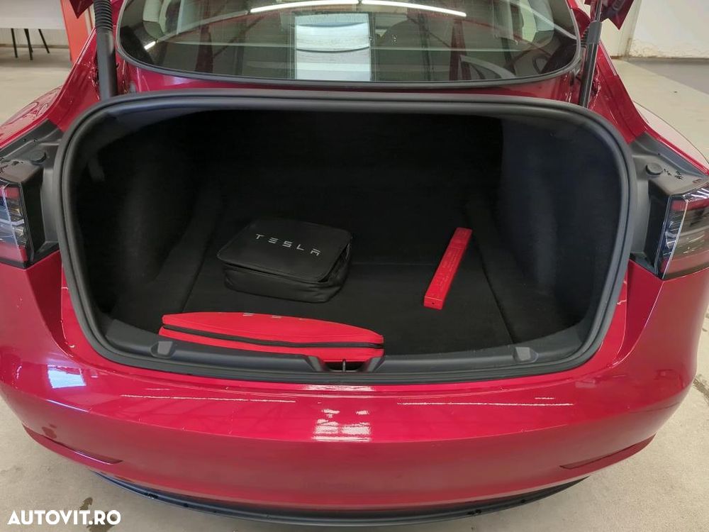 Tesla Model 3 - 8