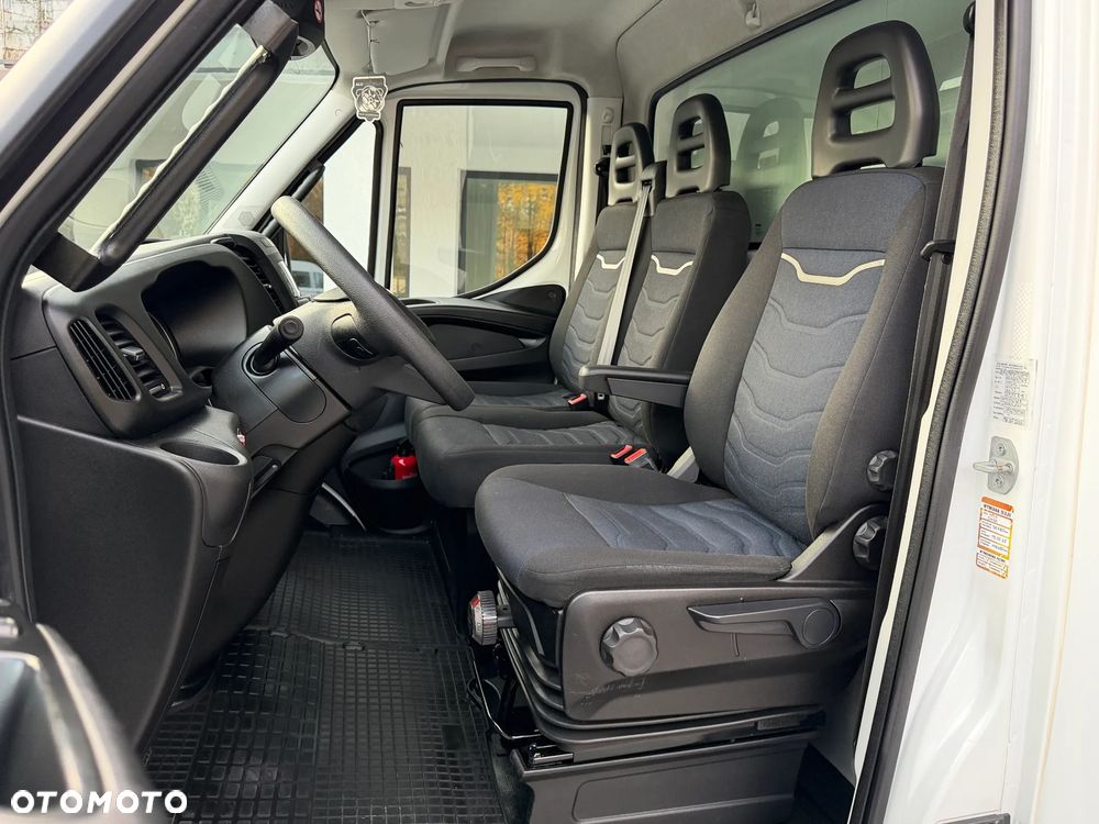 Iveco 72C18 Kontener + Winda BAR 1T / Kontener 5.35m x 2.24m x 2.3m / Bogate wyposażenie / UDT do 05.2028 / Salon PL / Zadbany od 1wł / Rozstaw osi 4.75m / FV23% - 26