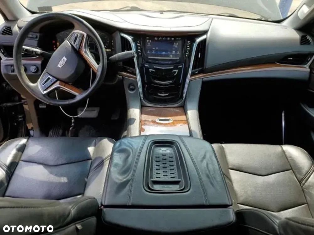 Cadillac Escalade - 13