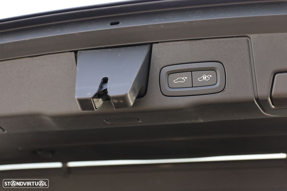 Volvo XC 60 2.0 T6 PHEV Core AWD - 6