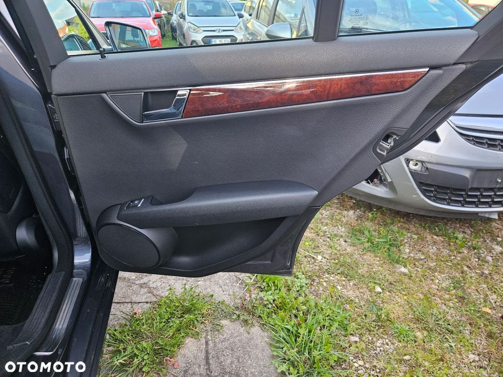 Mercedes-Benz Klasa C 180 Kompressor Automatik BlueEFFICIENCY - 17