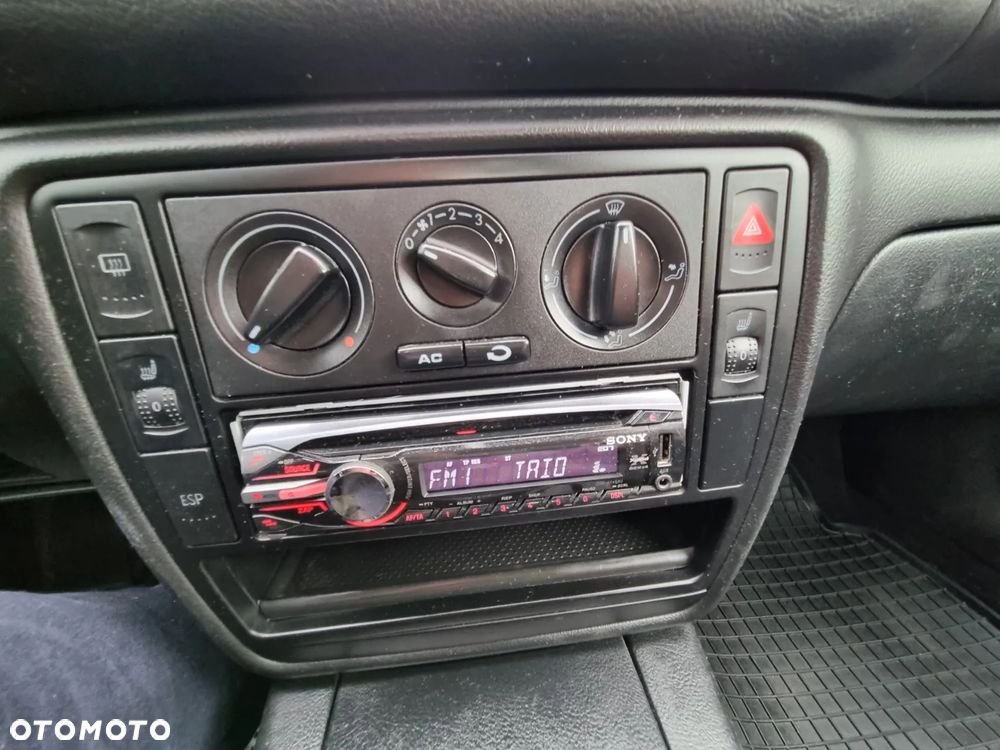 Volkswagen Passat 1.6 Comfortline - 8