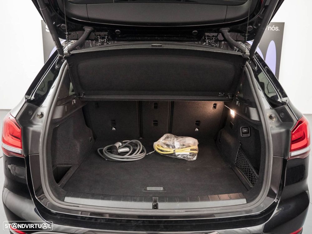 BMW X1 25 e xDrive Corporate Edition - 12