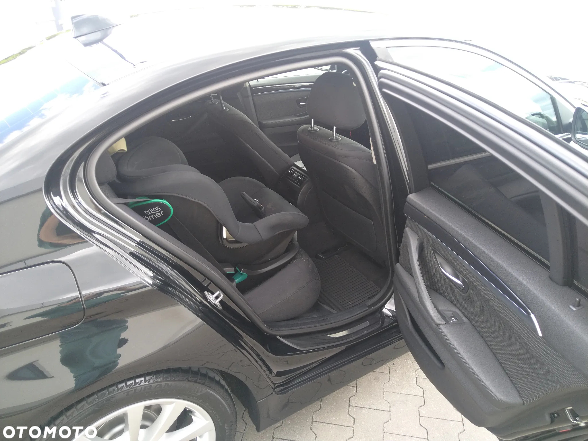 BMW Seria 5 520d xDrive - 34