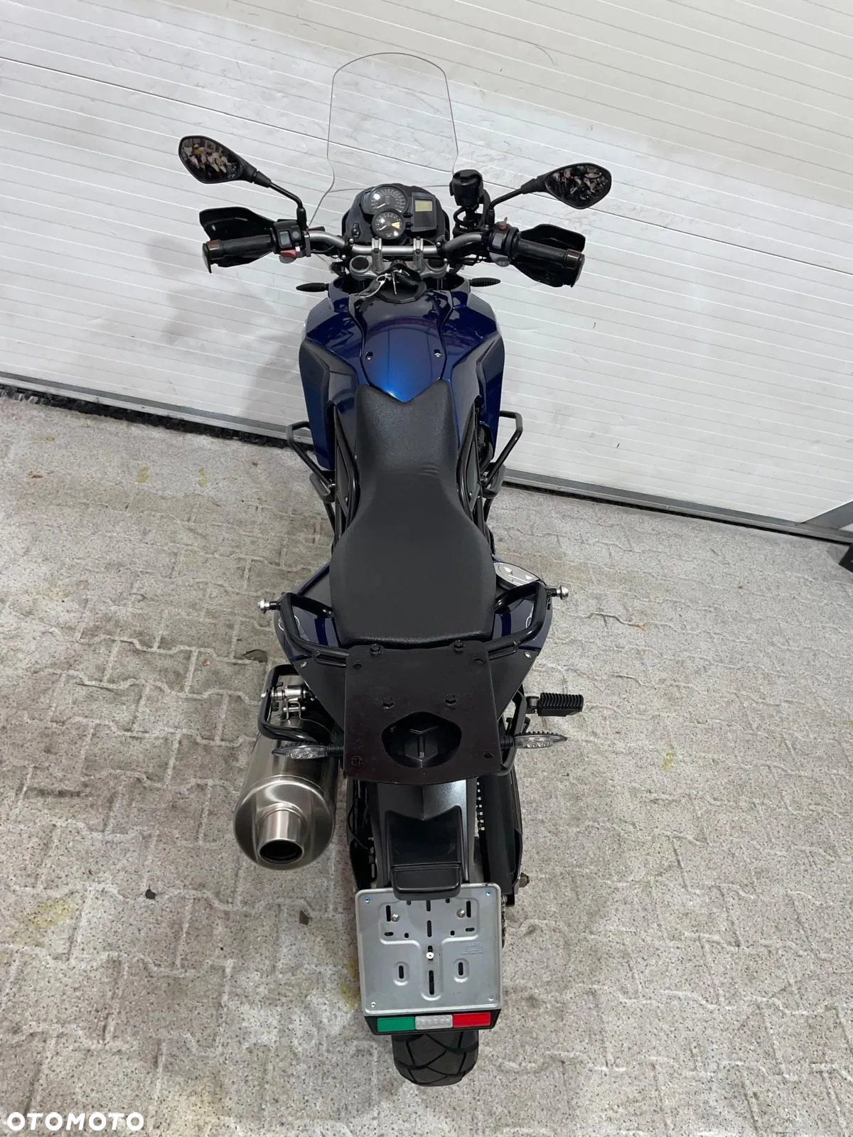 BMW F - 25