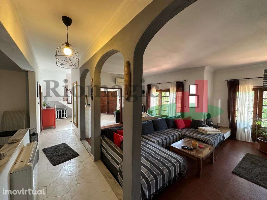 Moradia V3 com Piscina, Jardim e Garagem no Alto Nobre - Nadadouro ... - Grande imagem: 4/21