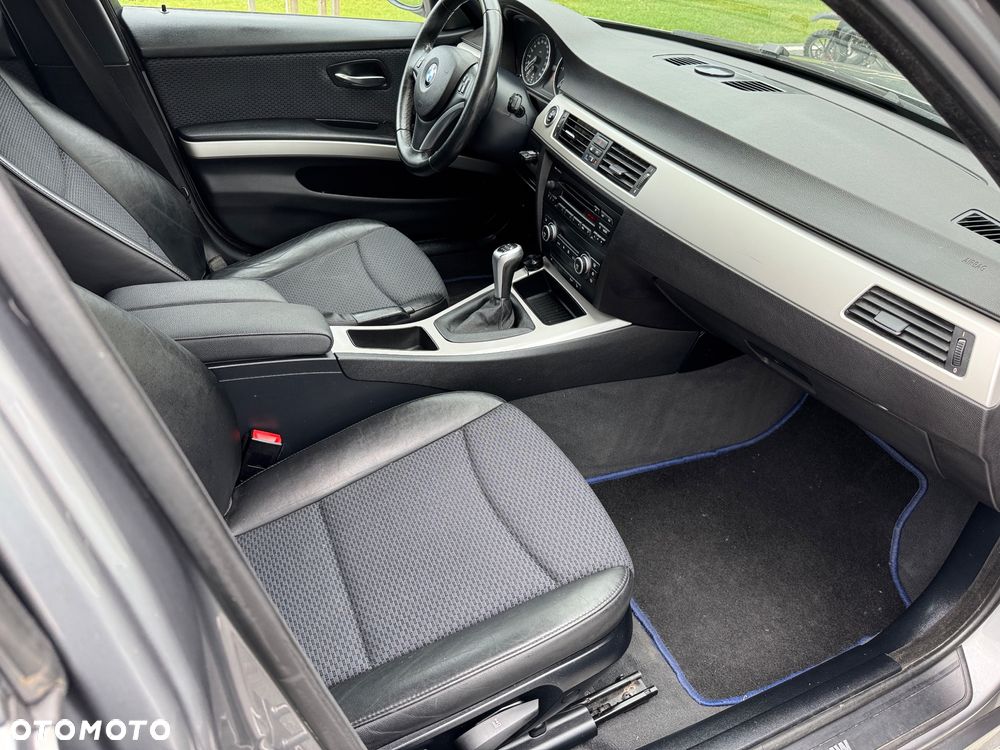 BMW Seria 3 320d DPF Touring - 25