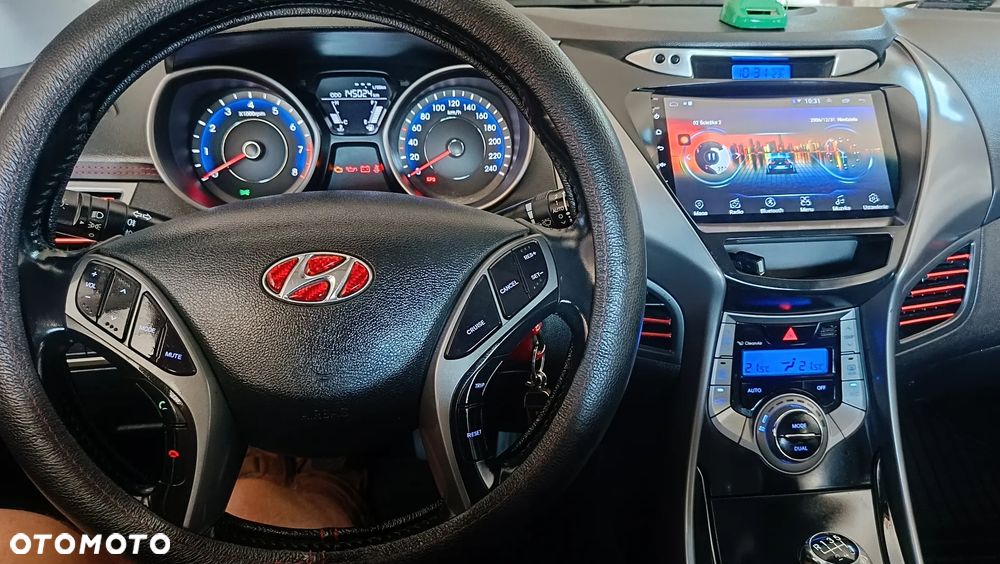 Hyundai Elantra 1.6 Comfort - 15