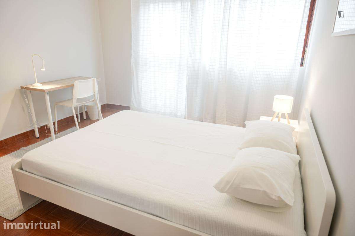 Quarto - localizado em Santa Marinha Porto - Grande imagem: 5/18