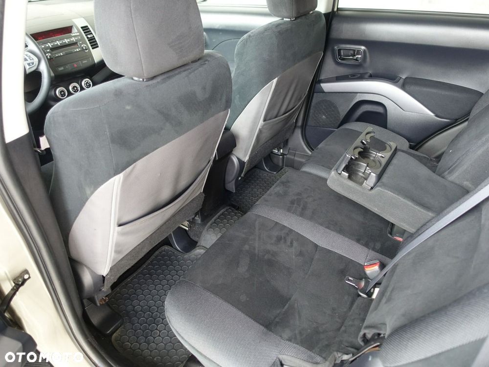 Mitsubishi Outlander 2.4 4WD Inform - 17