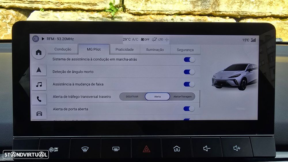 MG MG4 64 kWh Luxury - 28