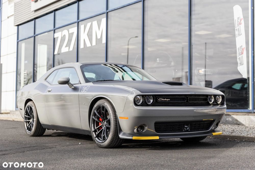 Dodge Challenger - 2