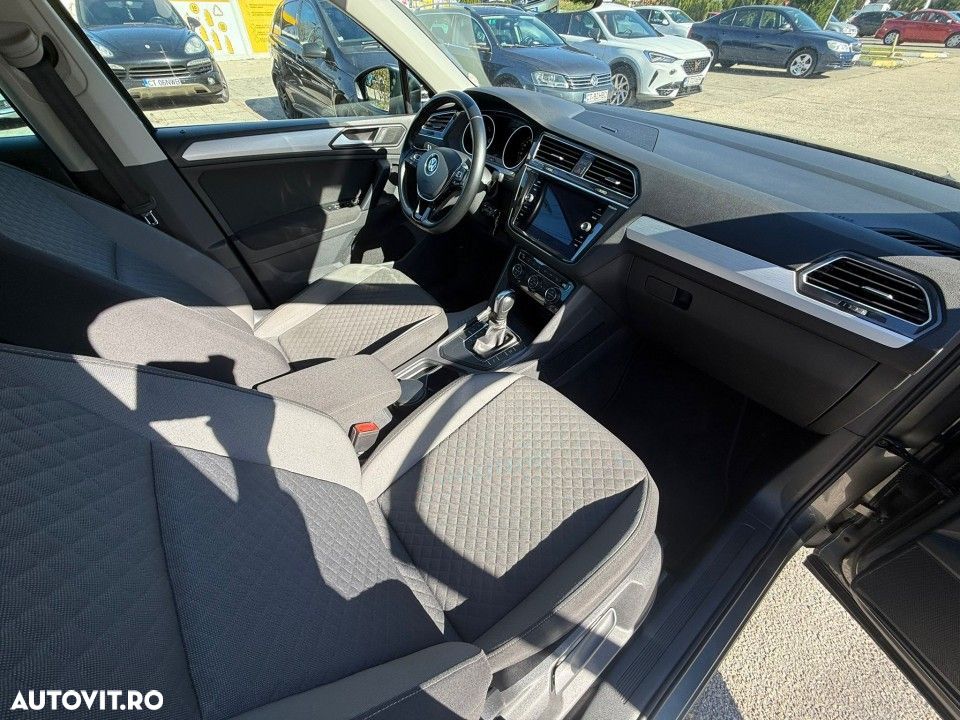 Volkswagen Tiguan - 11