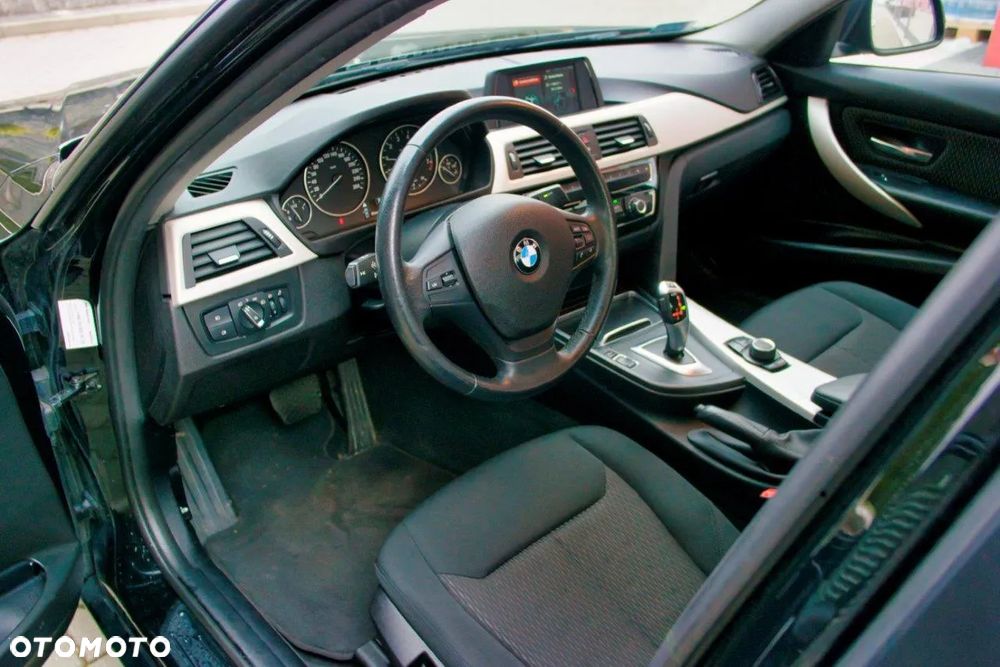 BMW Seria 3 318i - 9