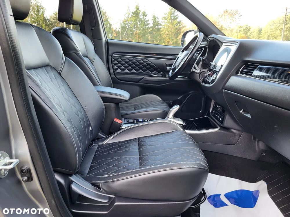 Mitsubishi Outlander 2.4 4WD Diamant+ - 18