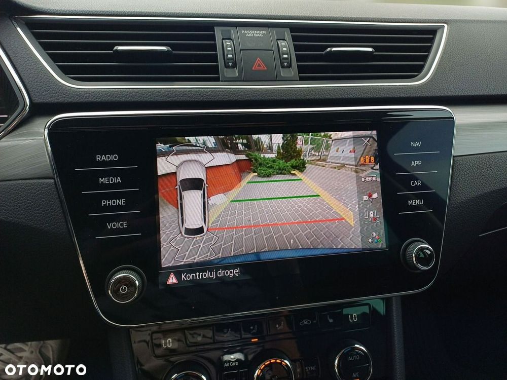 Skoda Superb 2.0 TDI SCR Style DSG - 24