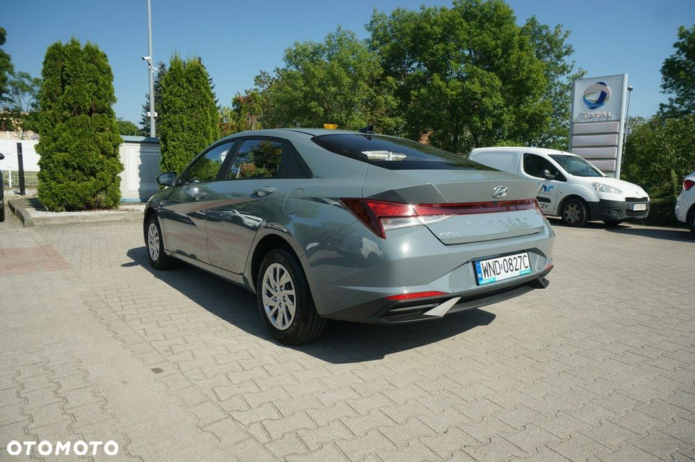 Hyundai Elantra - 8