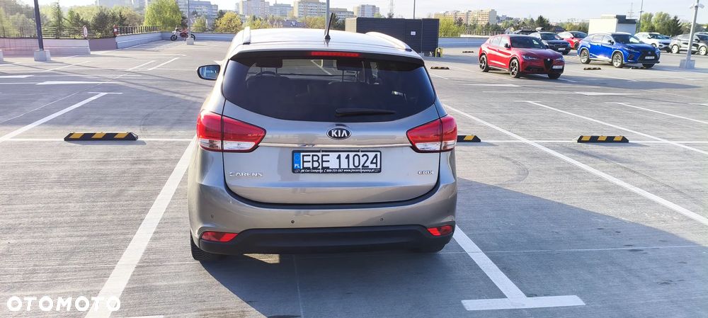 Kia Carens - 4