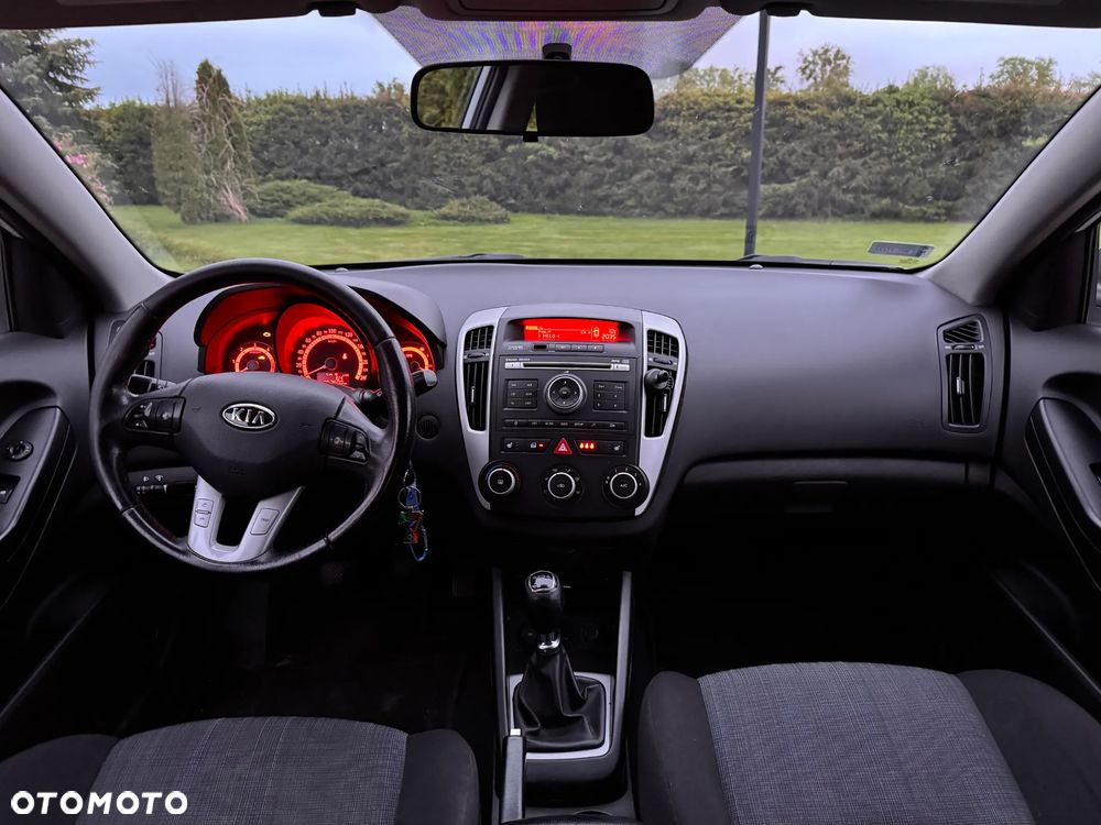 Kia Ceed - 9