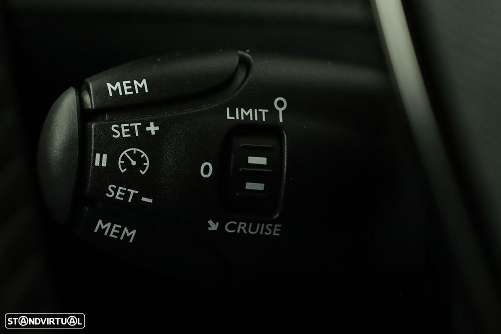 Peugeot 2008 1.2 PureTech Allure - 18