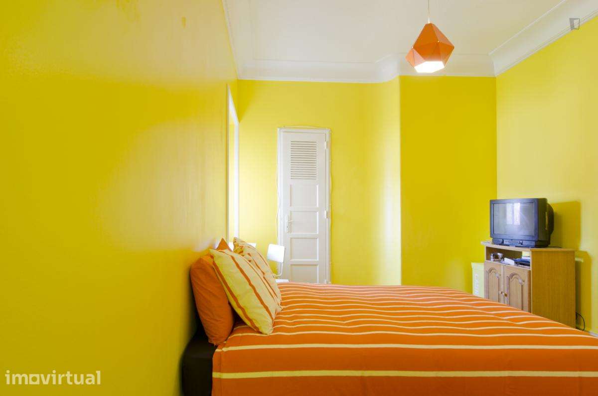 Quarto - localizado em Intendente Lisbon - Grande imagem: 5/21