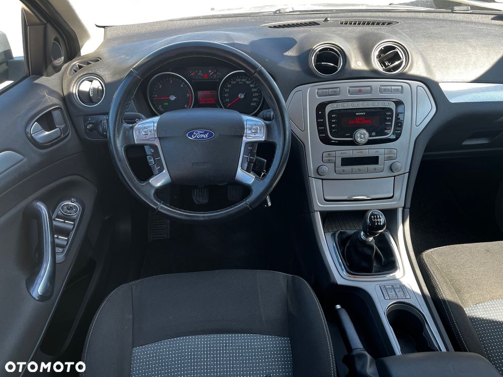 Ford Mondeo 2.0 TDCi Ambiente - 13