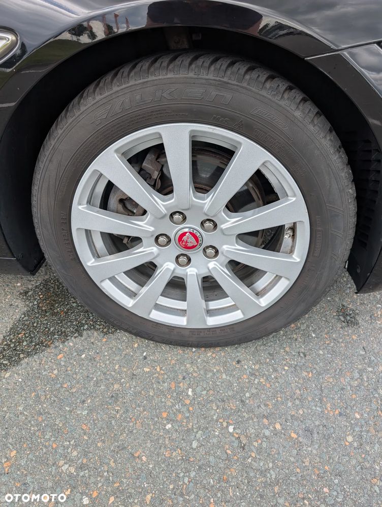 Jaguar XE 20d Prestige - 22