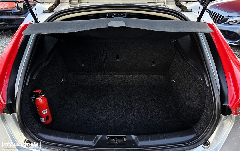 Volvo V40 D2 Kinetic - 24