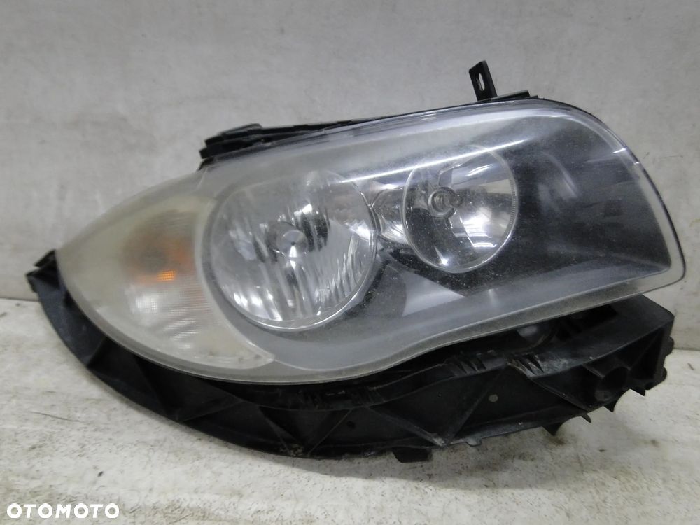BMW 1 E87 E88 E82 E81 LIFT LAMPA PRAWA PRZÓD PRZEDNIA ŚLIZG EUROPA - 1