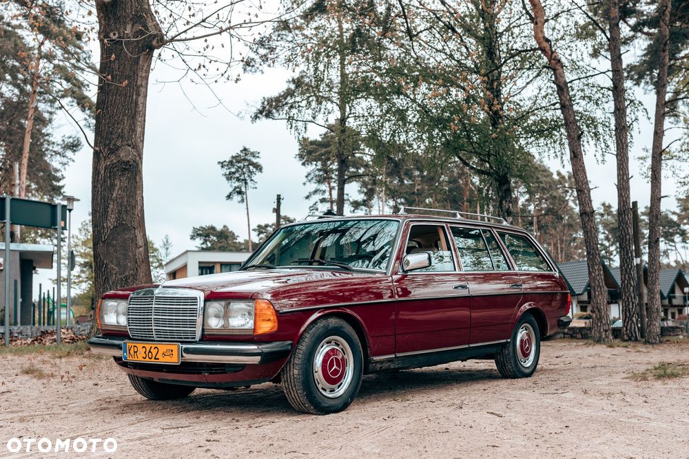 Mercedes-Benz W123 - 1