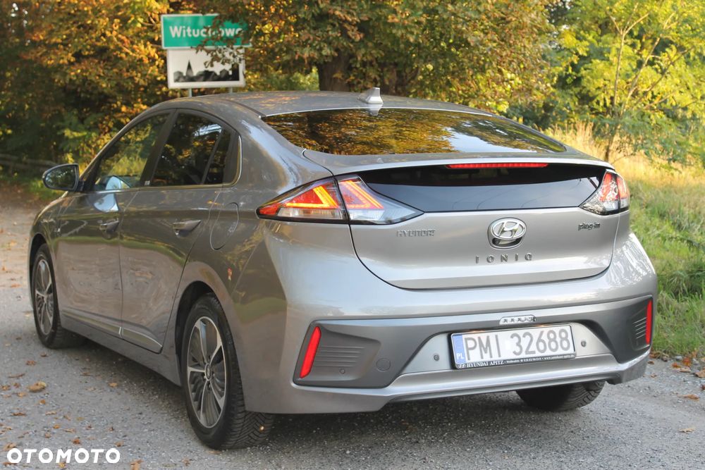 Hyundai IONIQ - 17