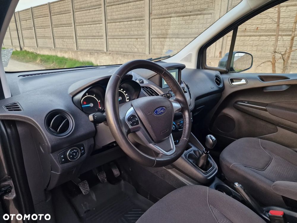 Ford Transit Courier - 8