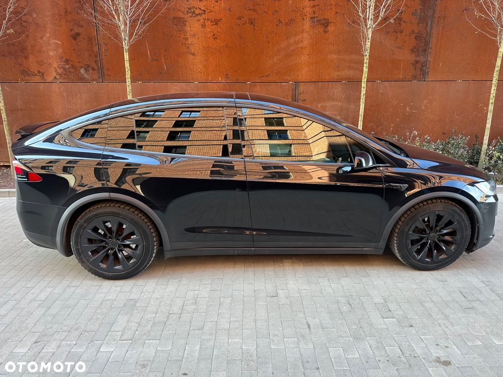 Tesla Model X - 7