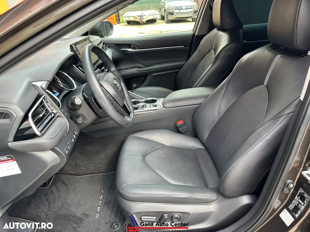 Toyota Camry Executive - 13