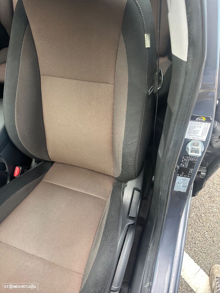 Hyundai i20 1.1 CRDi Style - 11