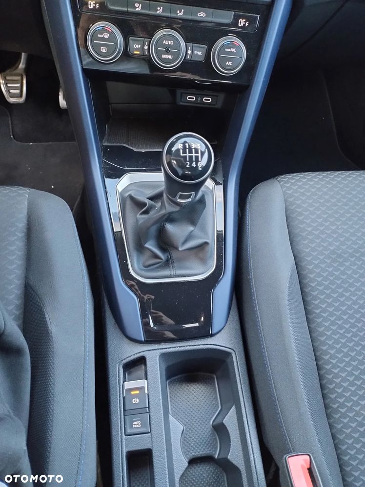 Volkswagen T-Roc - 22